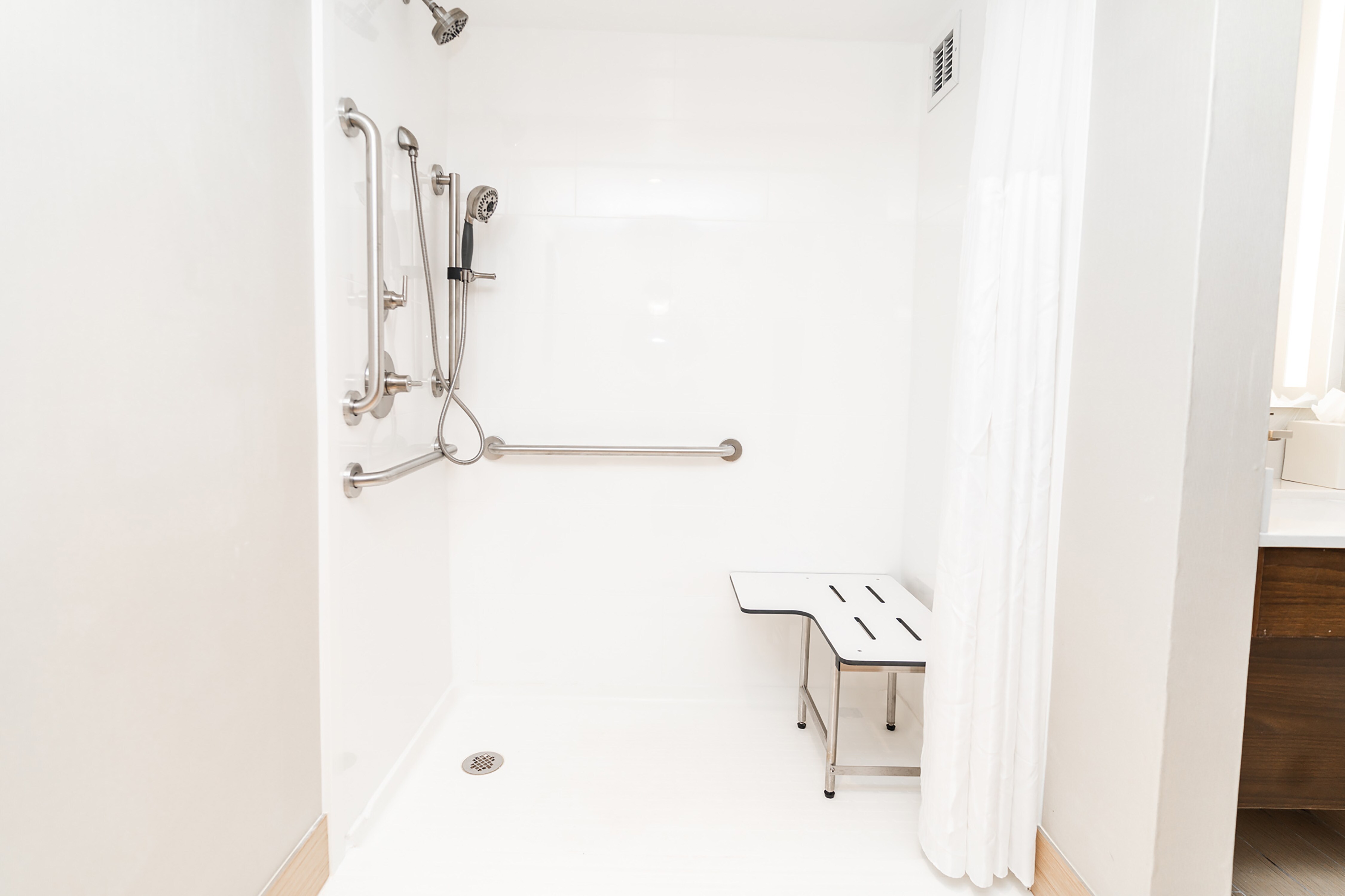 Bezbariérová koupelna se sprchou